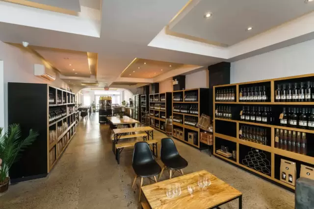 Downtown Winery Toronto: Urban Winery, Bar & Bottle Shop (2026)